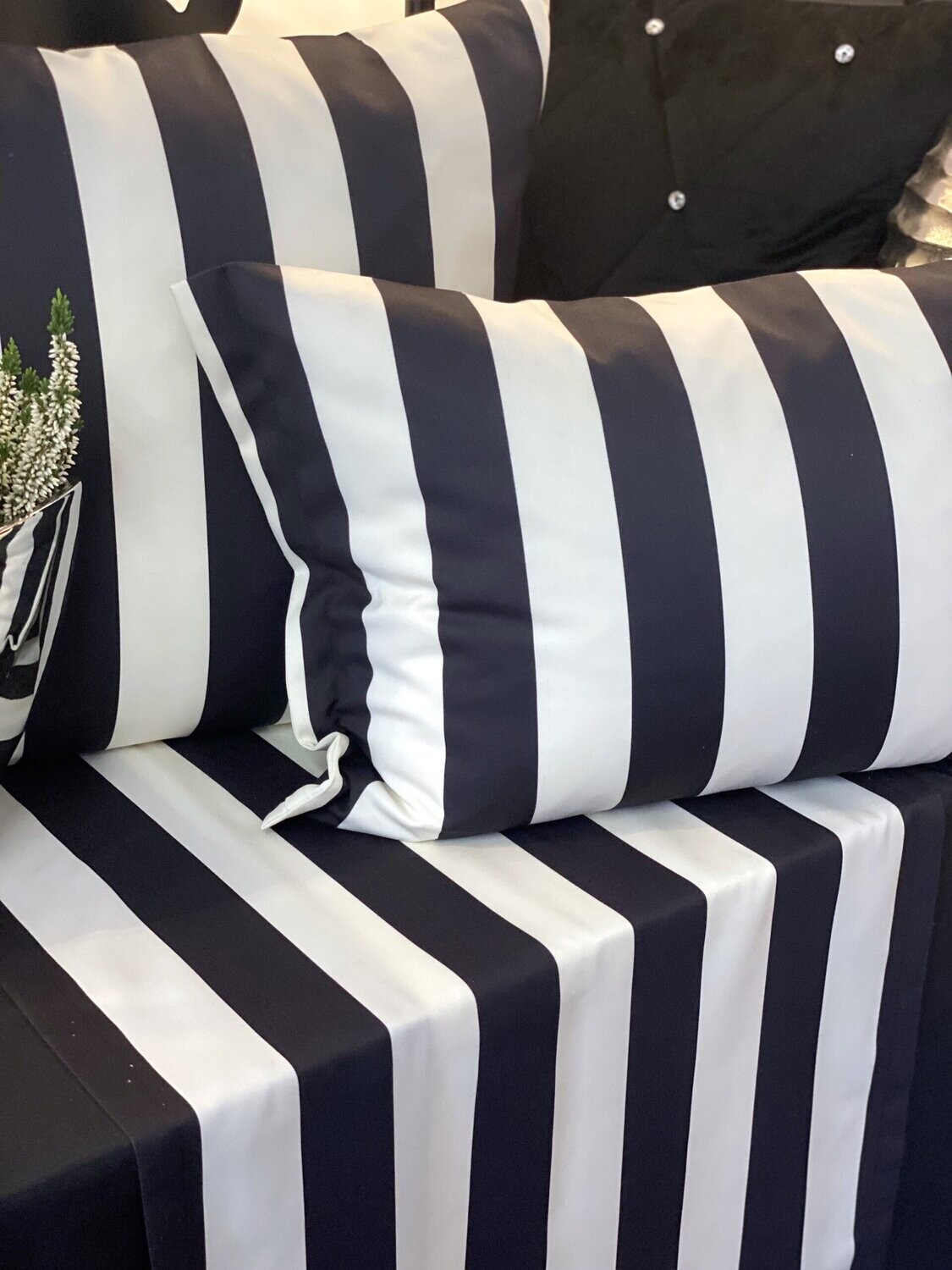 Kissenhülle, 40x60, mit Steg
schwarz-weiß gestreift