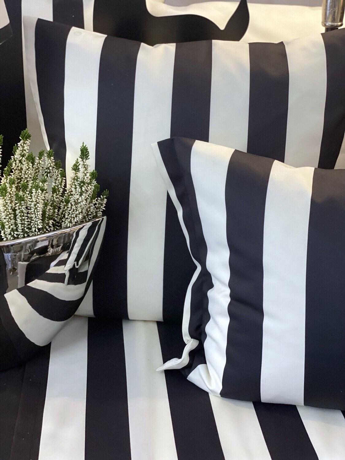 Kissenhülle, 50x50, 
schwarz-weiß gestreift