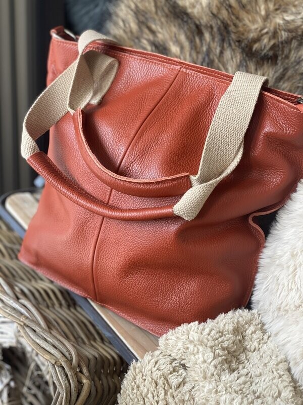 Leder-Shopper, mit Jute/Leder Griff
und festem Jute Verlängerungsriemen, 
terra/rost