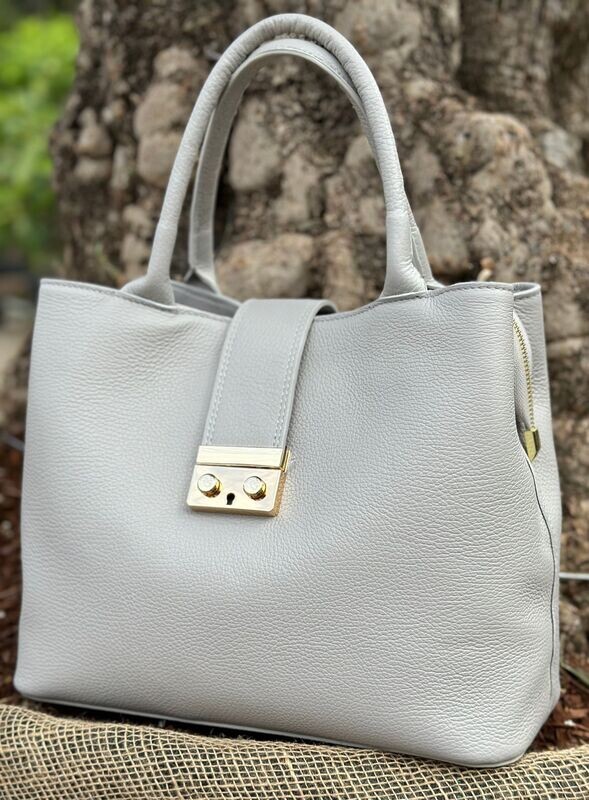 Lederhandtasche mit Schnalle, hellgrau Lederhandtasche mit Schnalle, hellgrau