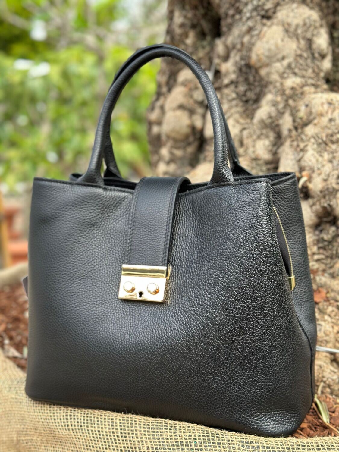 Lederhandtasche mit Schnalle, schwarz Lederhandtasche mit Schnalle, schwarz