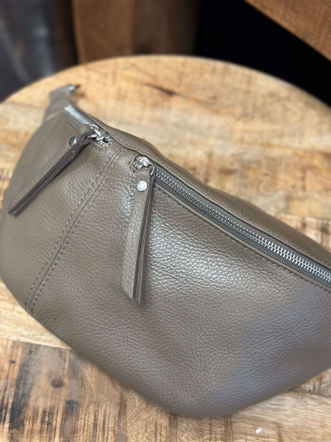 Bauchtasche 'big' mit 2 Reißverschlüssen vorne, taupe