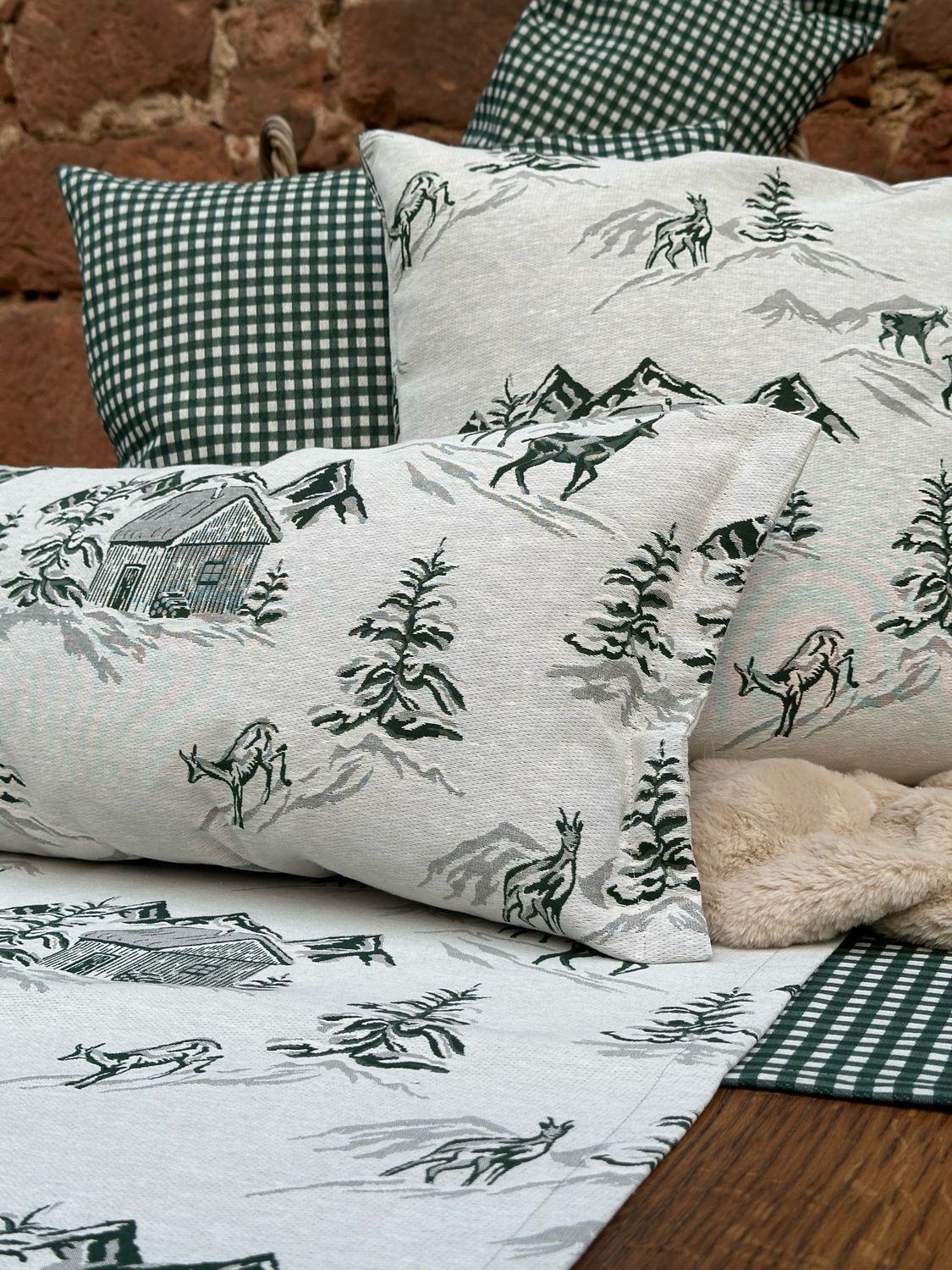 Kissenhülle ‚St.Moritz‘ grün 30x60 mit Kante