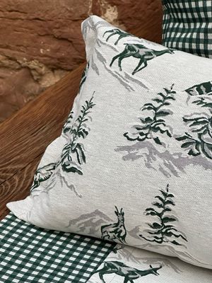 Kissenhülle ‚St. Moritz‘ grün 40x60 mit Kante Kissenhülle ‚St. Moritz‘ grün 40x60 mit Kante