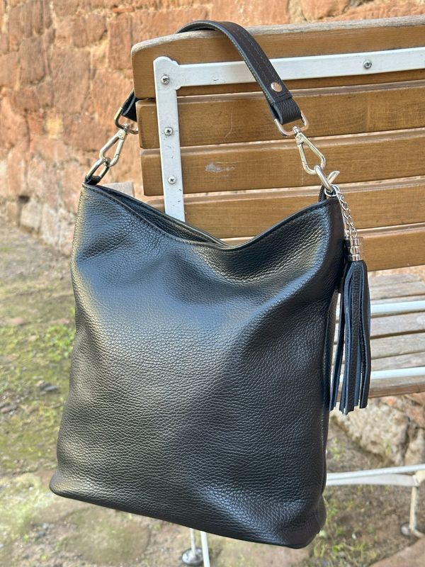 Beuteltasche mit Quaste, Leder schwarz