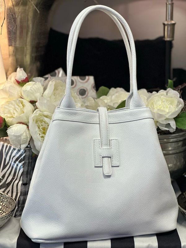 Lederhandtasche ‚H’, mit Lederschnalle, weiß