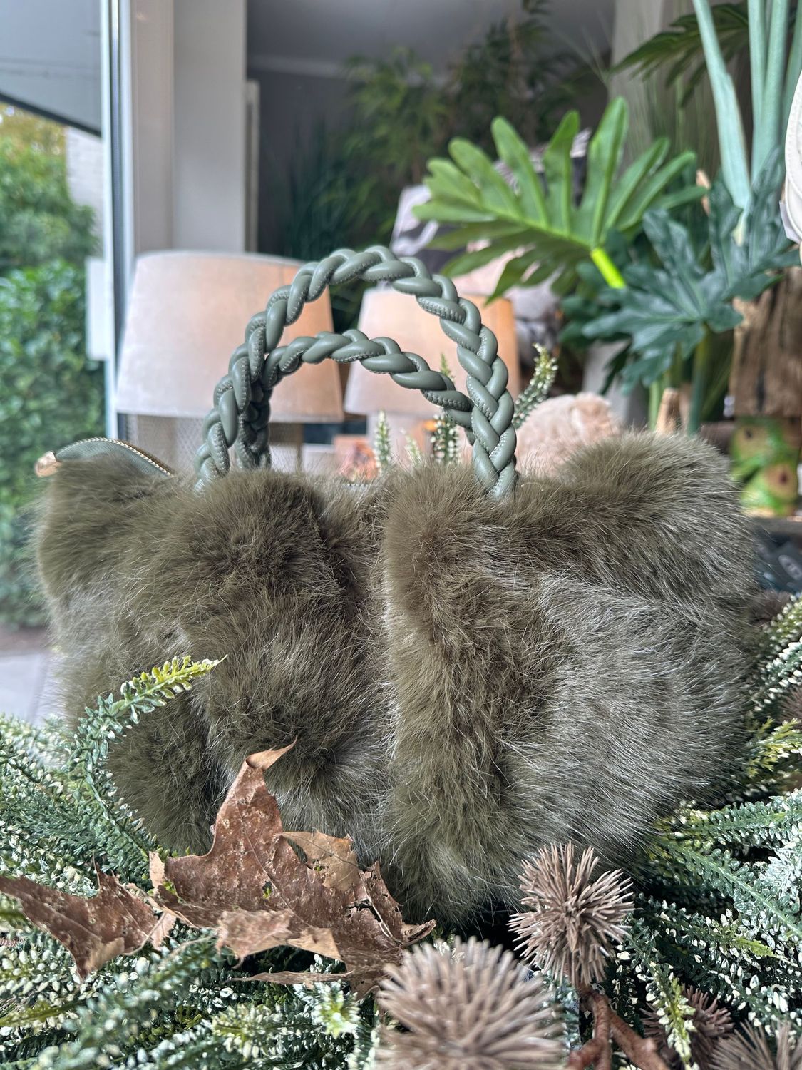 Keine Kunstfell-Tasche, 'MieseMau', olive