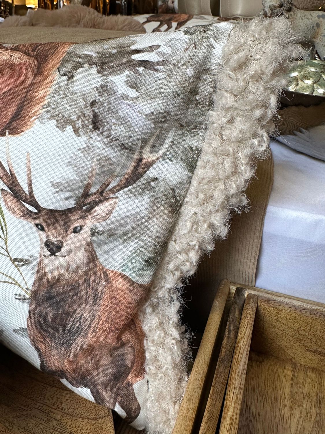 Kissen 'Into the wild', 30x50 mit Teddy-Kante Kissen 'Into the wild', 30x50 mit Teddy-Kante