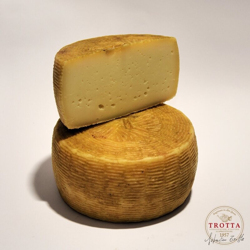 Pecorino a marchio T SemiStagionato 3-6 mesi