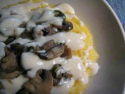 Tris di formaggi con polenta e funghi (tomino, gorgonzola, scamorza)