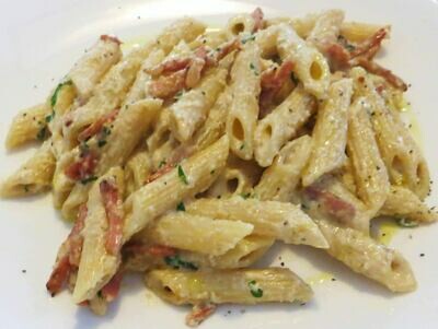 Penne al pesto di noci e speck