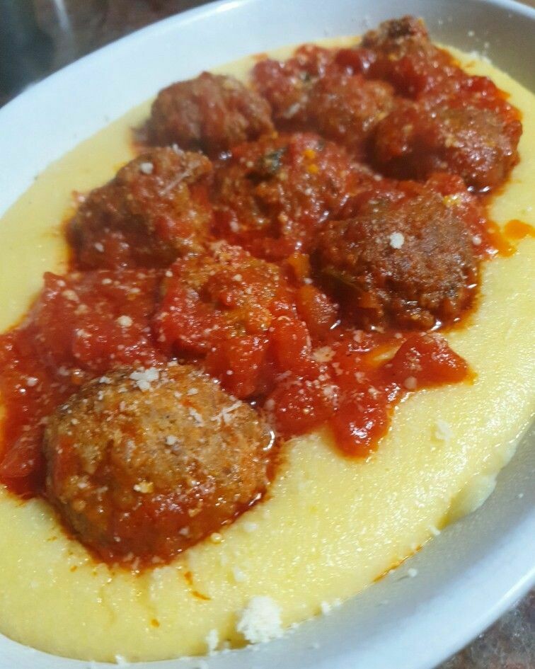 Polpette di manzo in umido con polenta