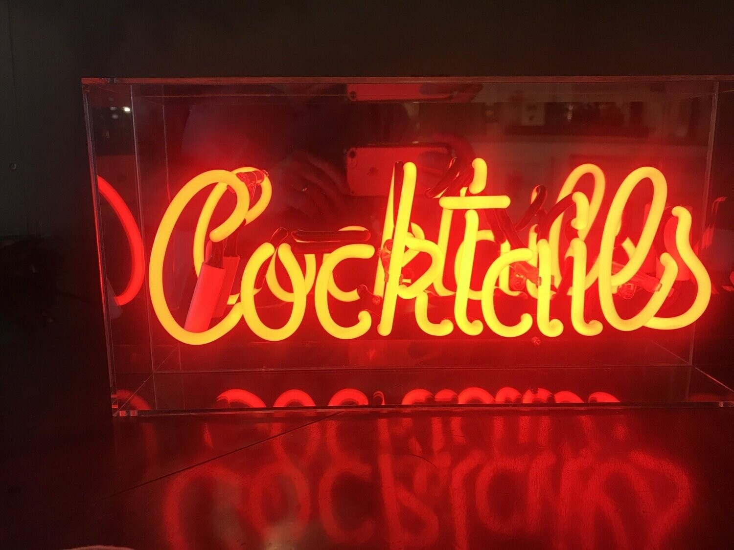 Red neon cocktails sign