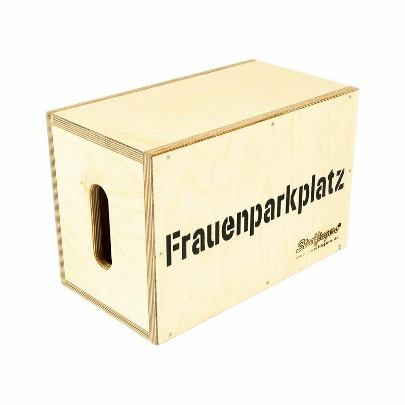 Apple Box Standard mit Aufschrift "Frauenparkplatz"