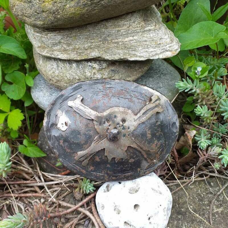 Gürtelschnalle aus Eisen mit Totenkopf. Gürtelschnalle aus Eisen mit Totenkopf.