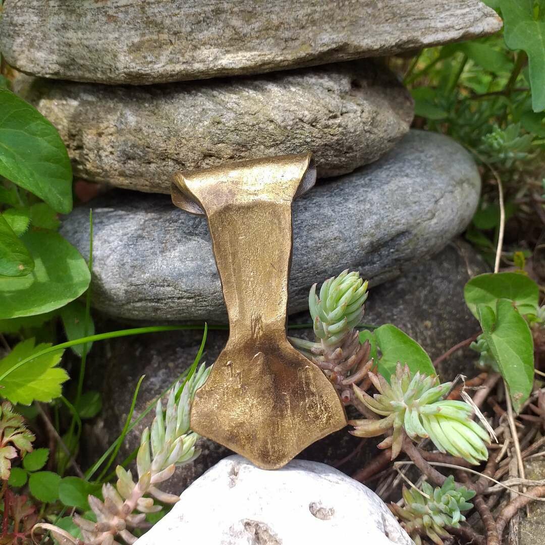 Anhänger aus Schmiedebronze Anhänger aus Schmiedebronze