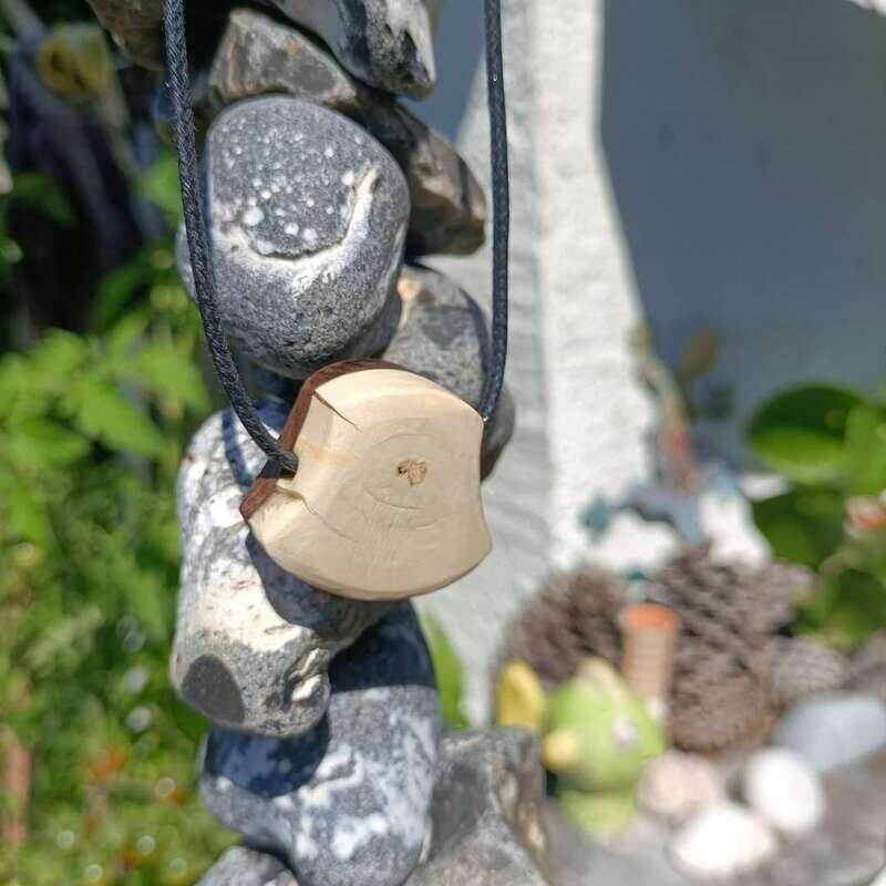 Anhänger Mammutelfenbein und Mooreiche. Anhänger Mammutelfenbein und Mooreiche.