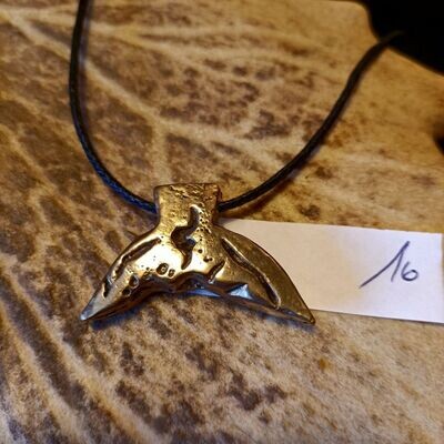 Kettenanhänger Walfluke aus Bronze Kettenanhänger Walfluke aus Bronze
