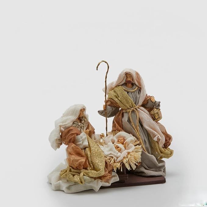 Decorazione Natalizia statuina natività, Sacra Famiglia in Resina e Tessuto con Base e Paglia H25 cm - Enzo de Gasperi Decorazione Natalizia statuina natività, Sacra Famiglia in Resina e Tessuto con Base e Paglia H25 cm - Enzo de Gasperi