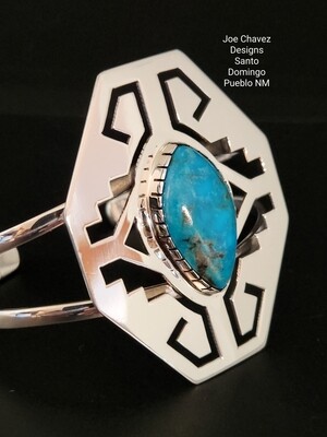 Sterling silver bracelet with High-grade Blue Kingman turquoise