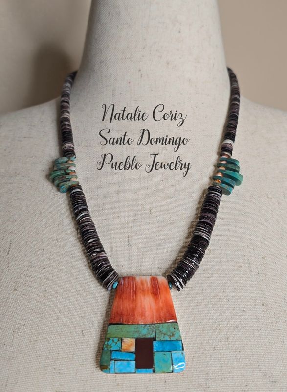 Classic Santo Domingo Pueblo Heshi necklace w/Spiney oyster shell pendant