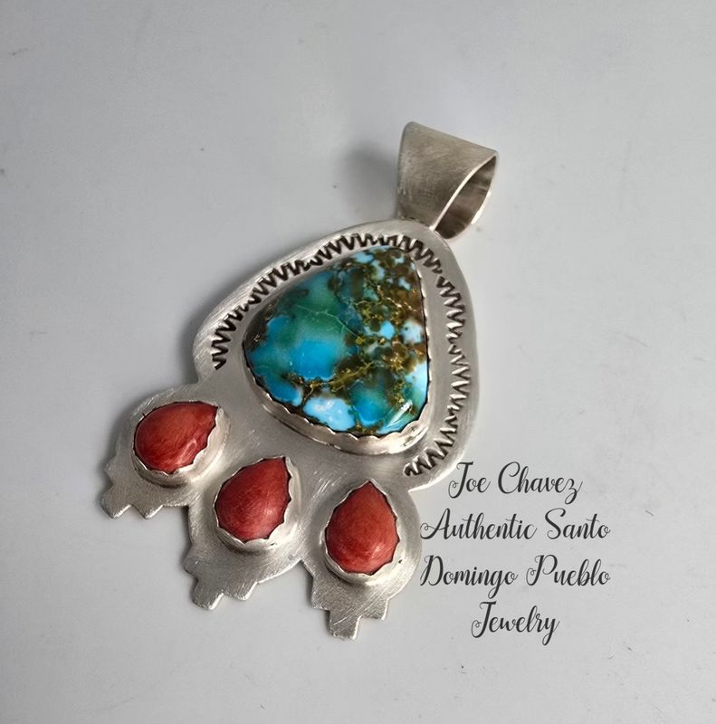 Sterling silver pendant with Beautiful Kingman turquoise stone and Spiney Oyster shells