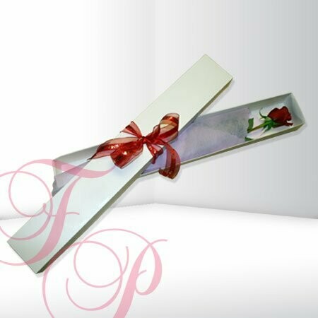 Detalle de Amor en Rosas en Caja Blanca