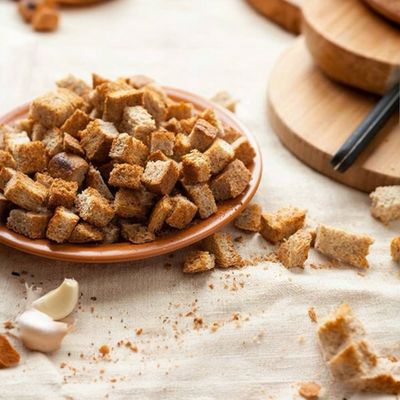 Bread Crisps , Bruschette