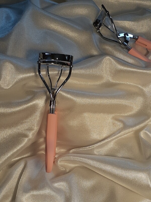 Light Pink Eyelash Curler