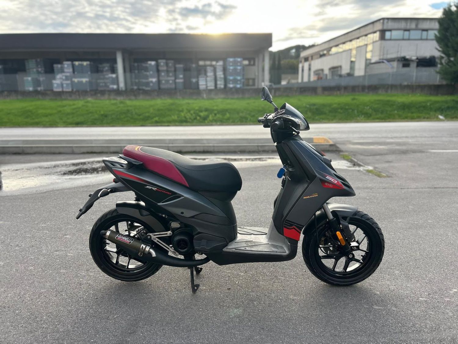 APRILIA SR 50 2Tempi- PREZZO 1000 euro