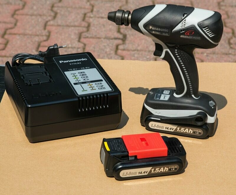 Panasonic Akku-Schlagschrauber EY7541 LN2S (1,5 Ah-Akkus)