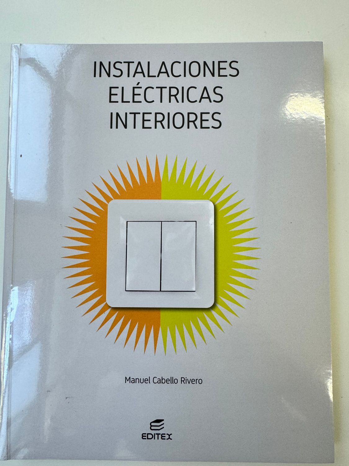 INSTALACIONES ELÉCTRICAS  INTERIORES 2022