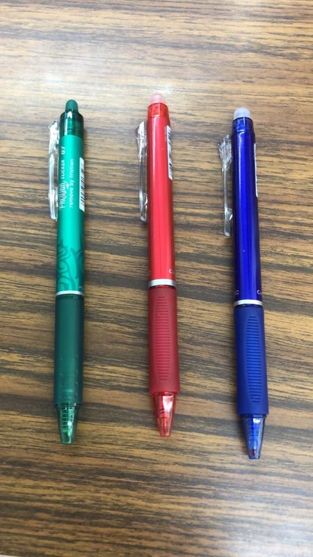 3 bolígrafos borrables rojo, verde y azul