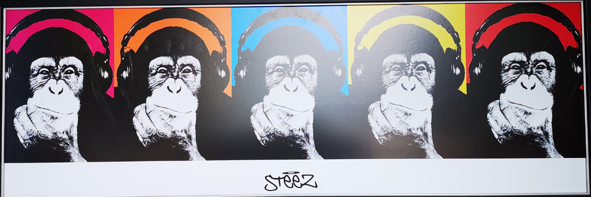 Affen mit Kopfhörer  Poster mit Holzrahmen