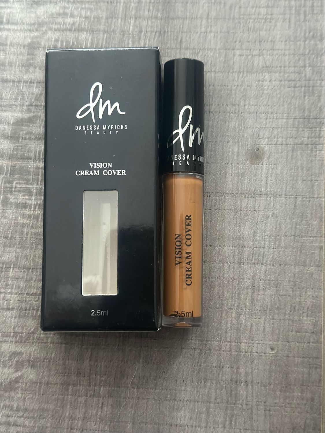 Danessa Myricks Beauty Mini Foundation - Vision Cream Cover W06