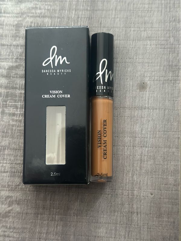Danessa Myricks Beauty Mini Foundation - Vision Cream Cover W08