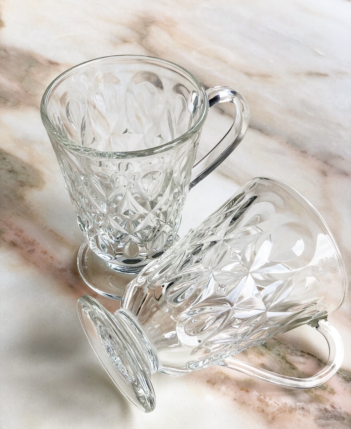 Teardrop Design Hot Chocolate Glass Mug