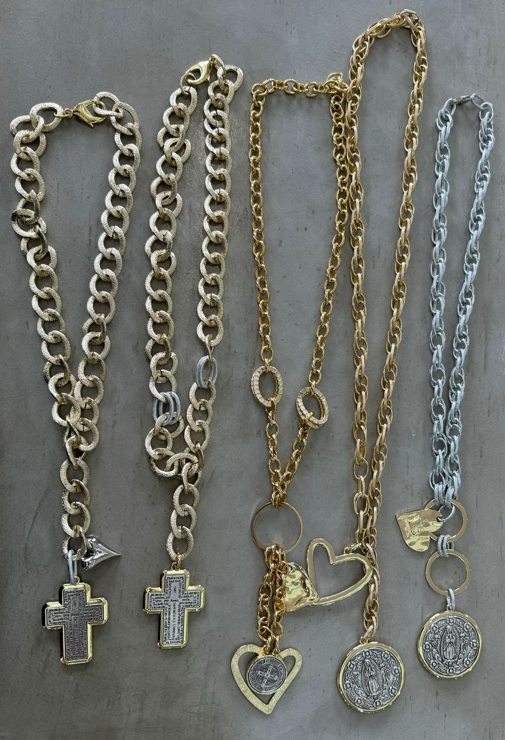 Collares en Orfebrería (metales reciclados) variedad de piezas ( precio por collar seleccionado)