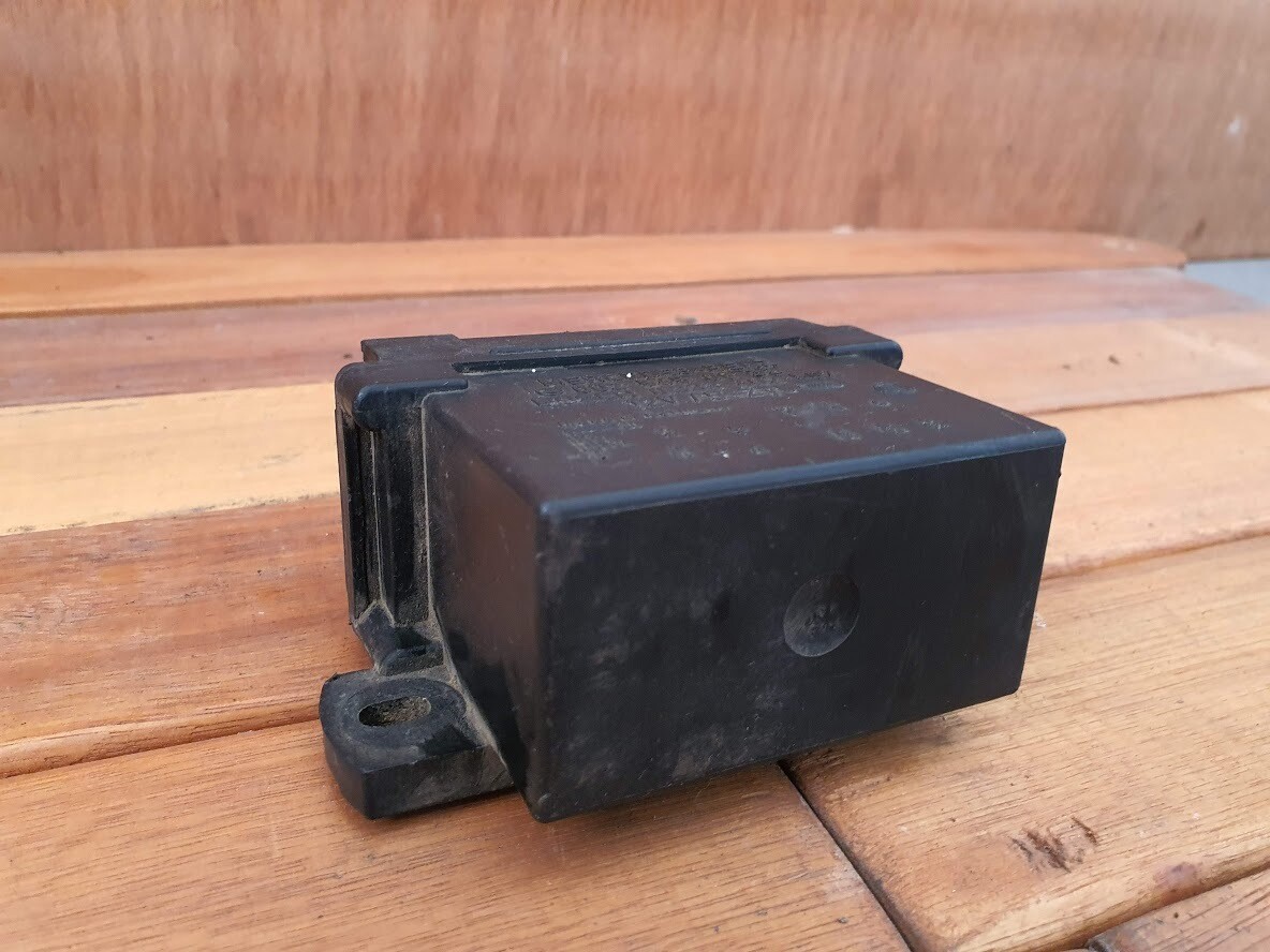 MercedesBenz glow plug relay 0025450632 (W124)