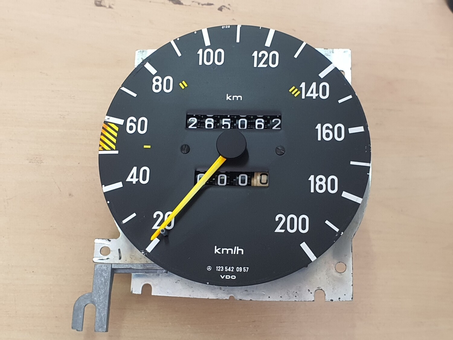 Mercedes-Benz Speedometer With Working Odometer (W123 200/230E)