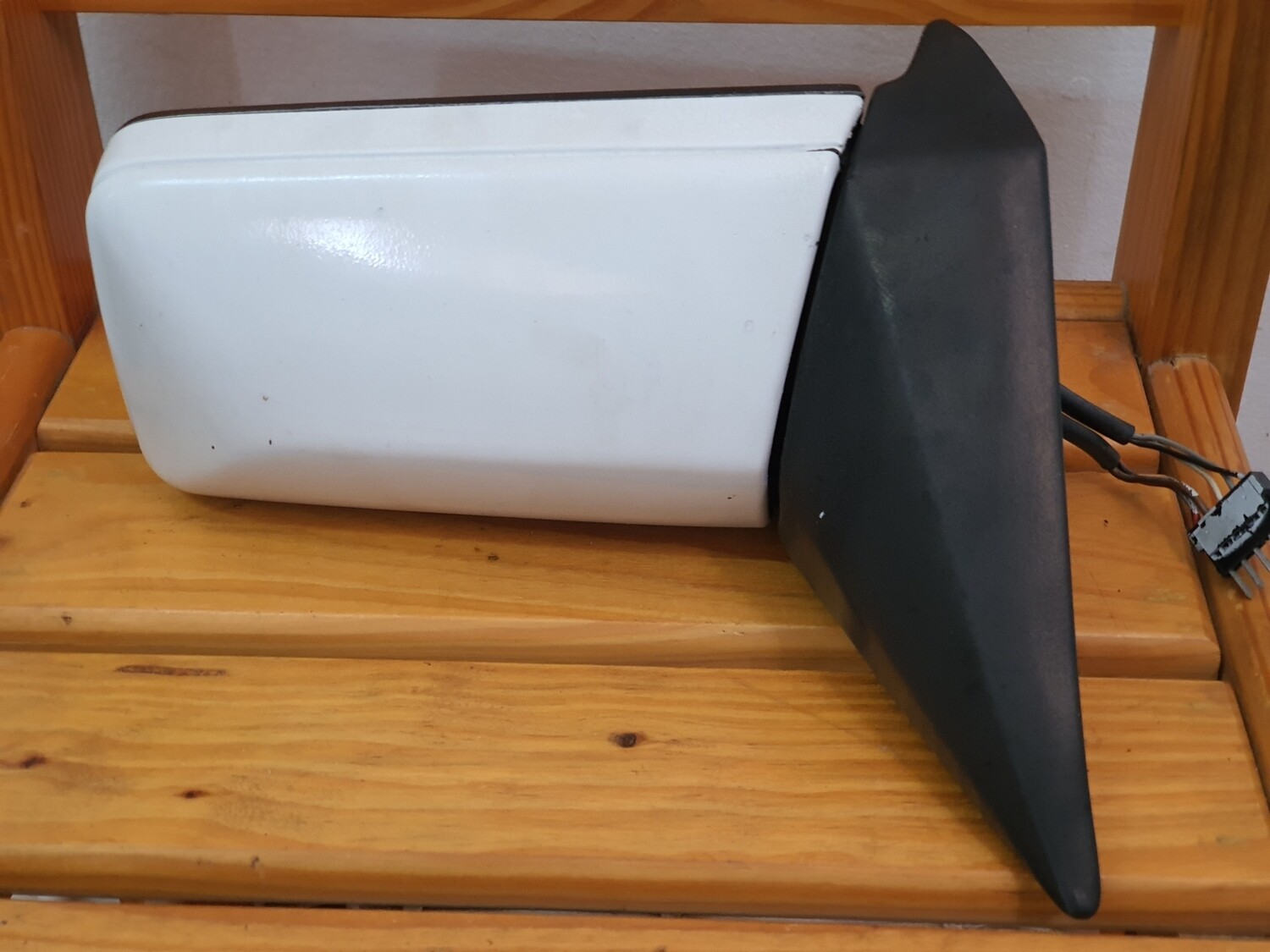 Mercedes-Benz Right Side Electric Mirror (W124)