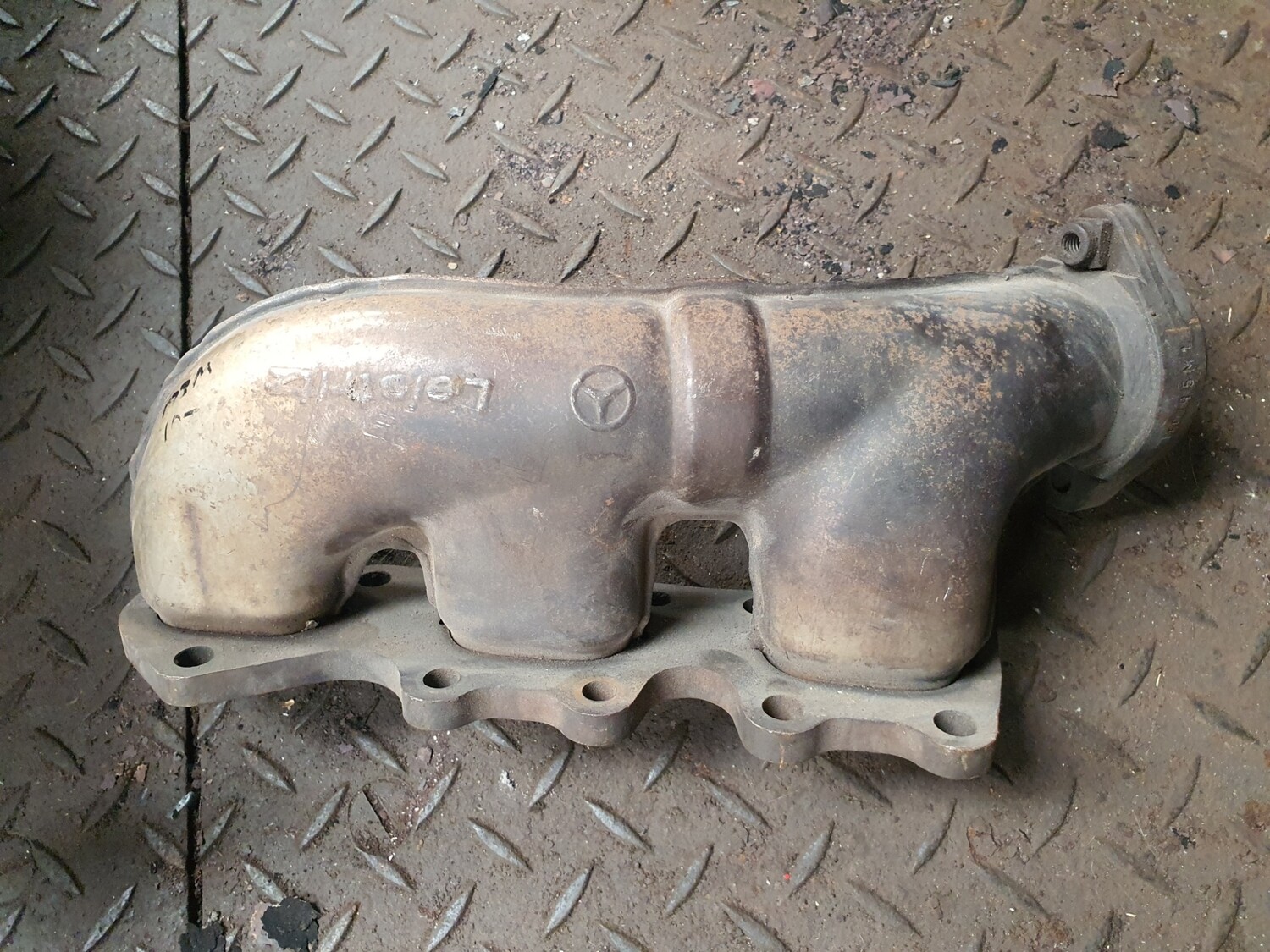 MercedesBenz Front Exhaust Manifold 1041425901 (M104) 1041425901