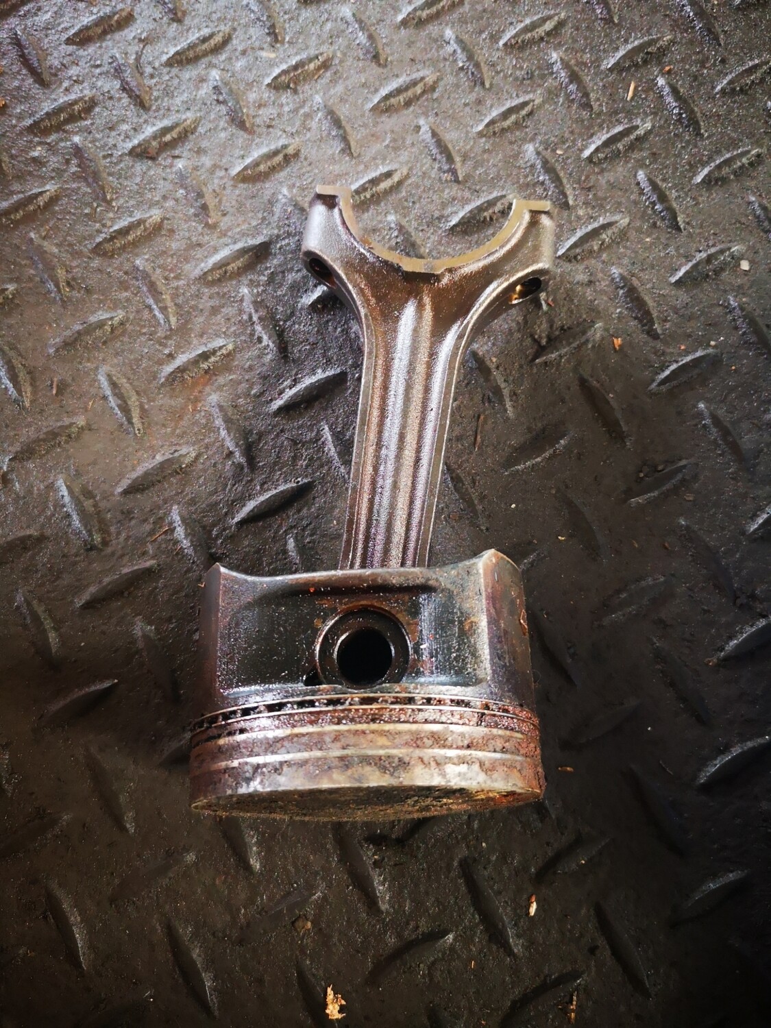 MercedesBenz Piston With Conrod (M111)