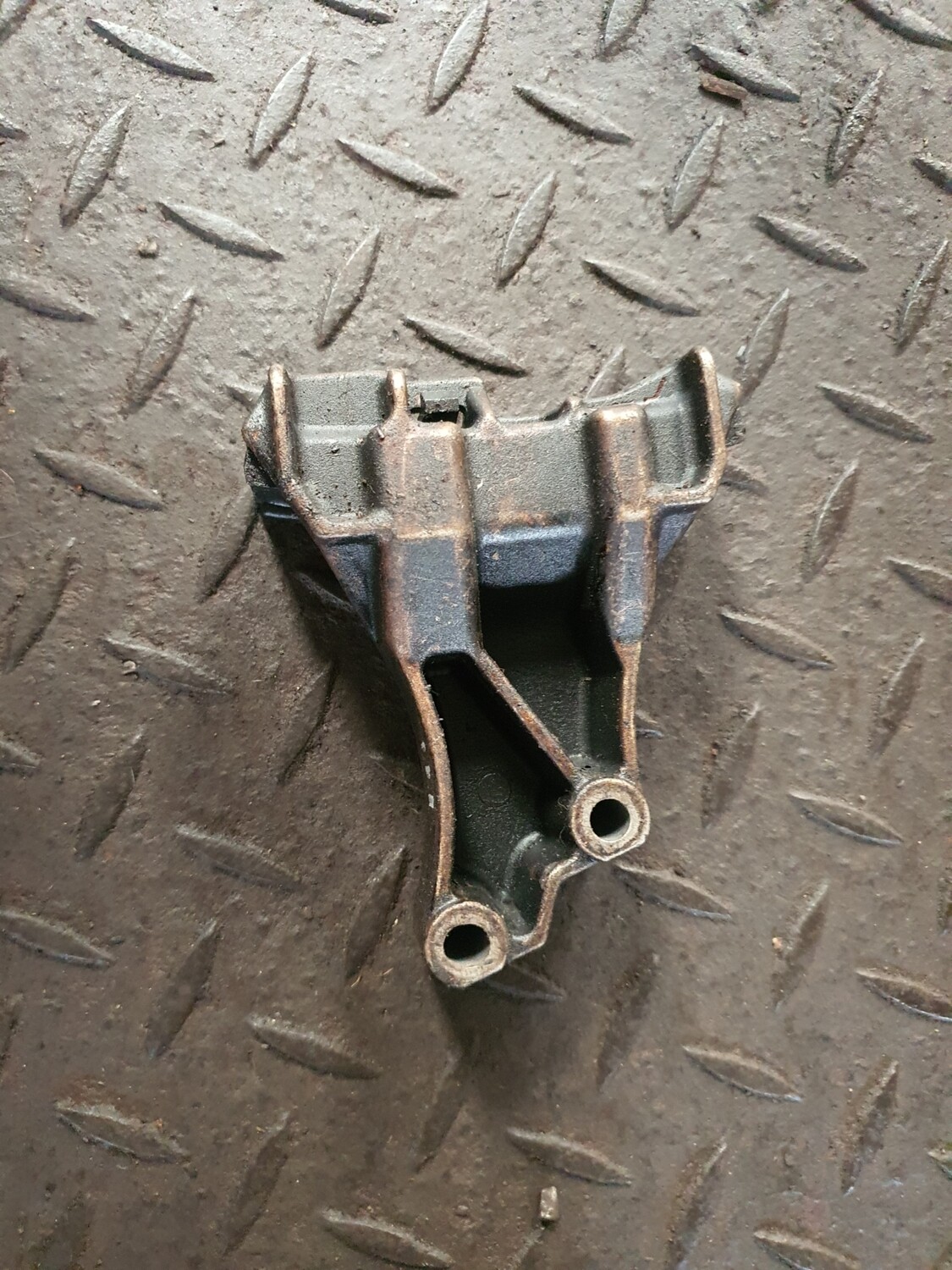 MercedesBenz Timing Chain Bracket 1110520140 (M111)