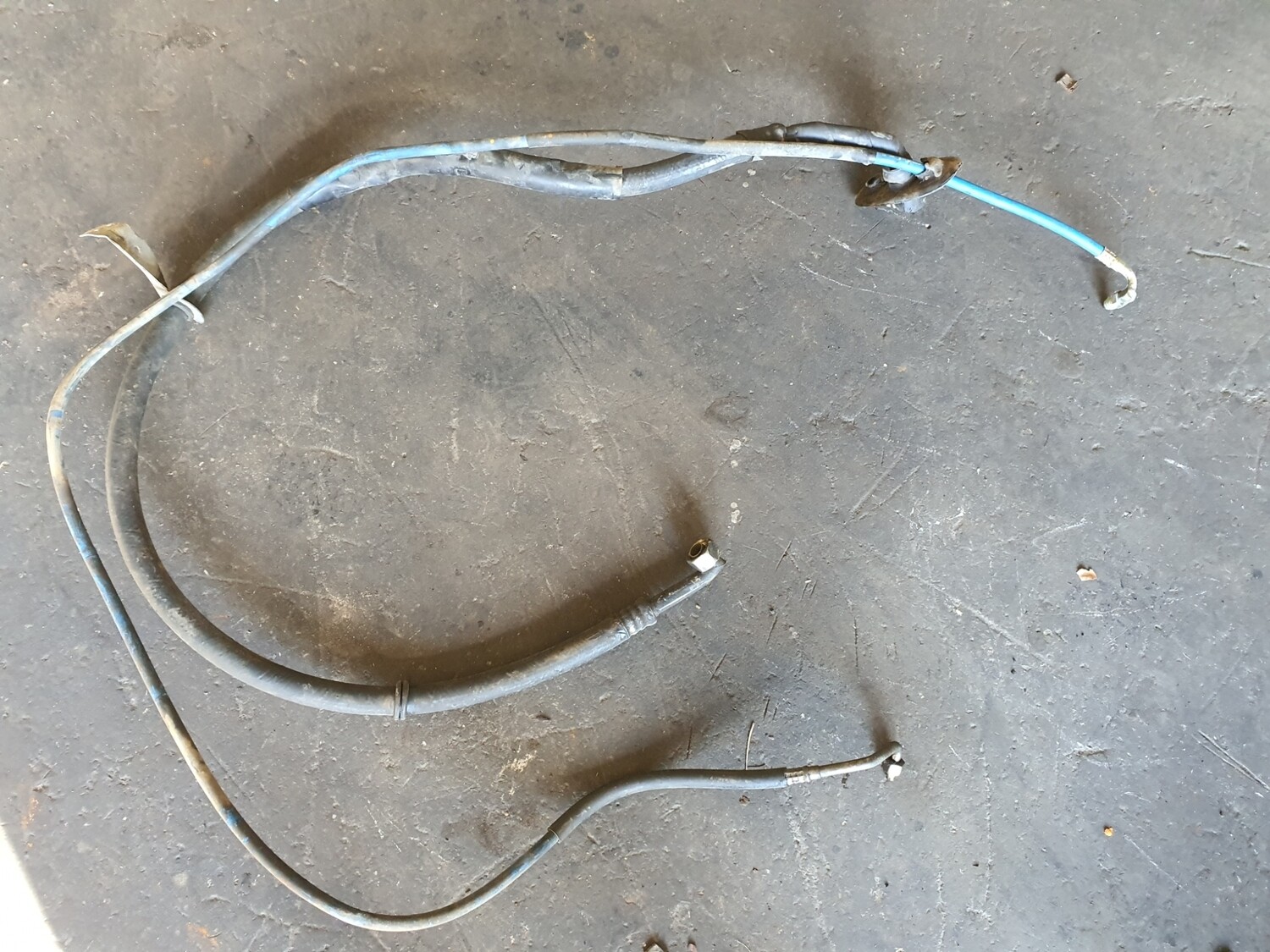 MercedesBenz Aircon Compressor Pipes (W123)