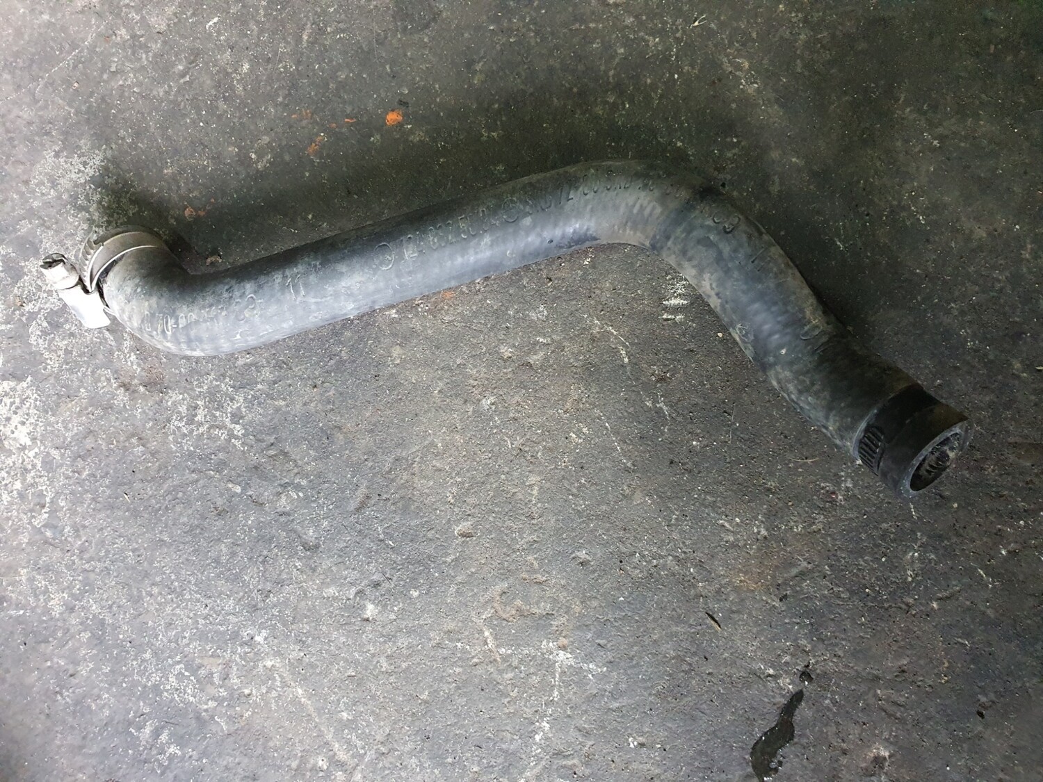 Mercedes-Benz Water Hose Pipe (W124)