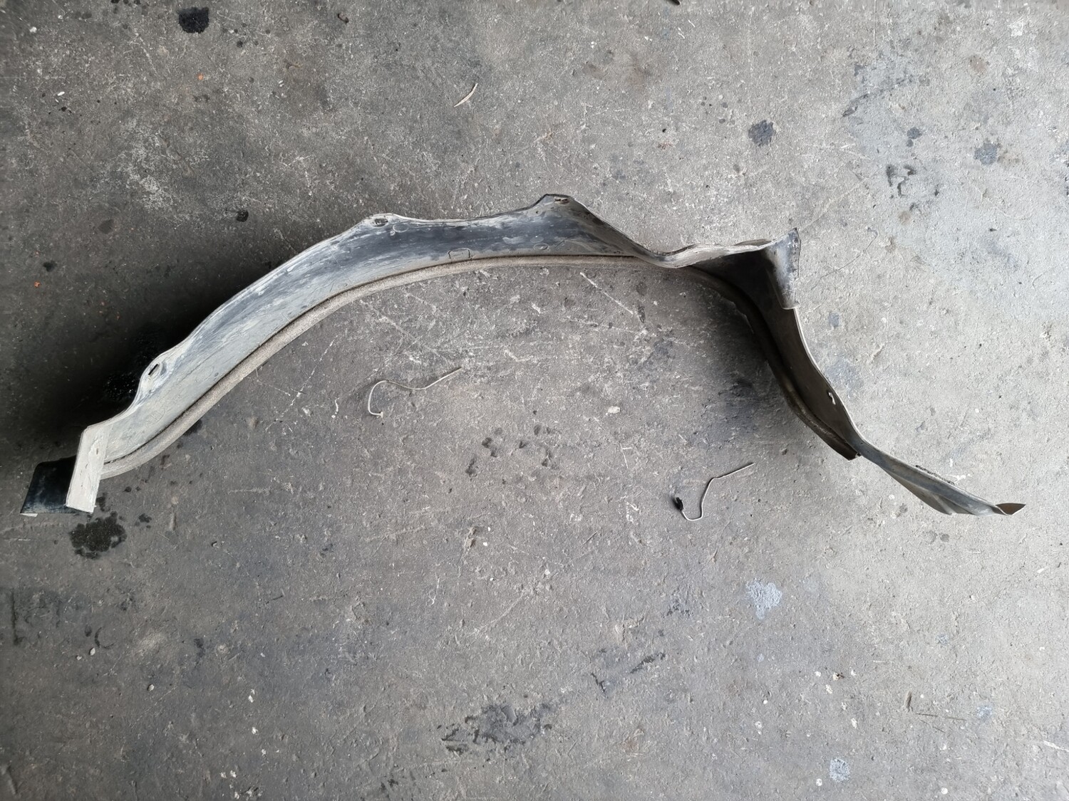 Mercedes-Benz Front Right Wheel Arch Liner (W123)