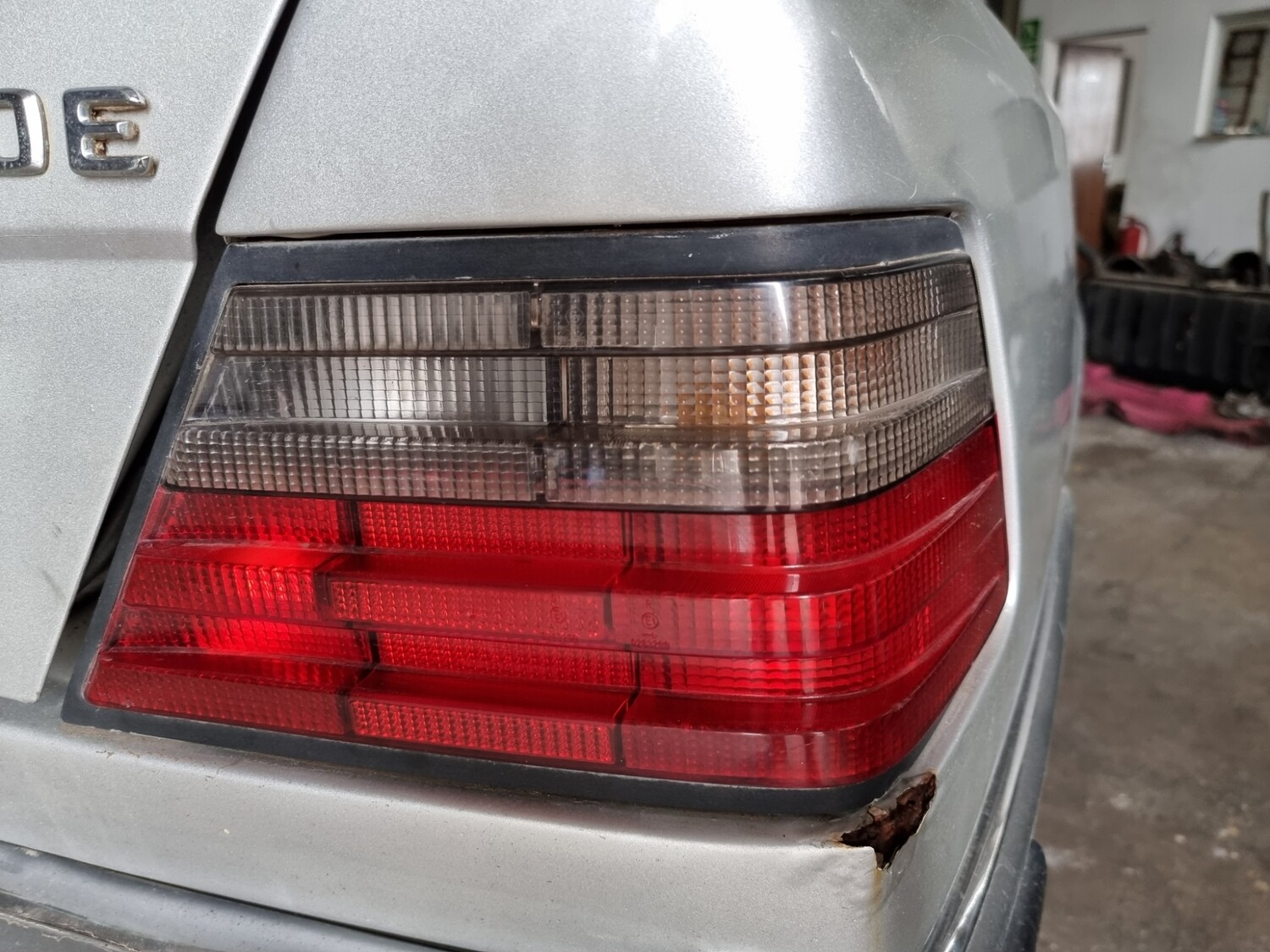 Mercedes-Benz W124 Post-Facelift Right Tail Light