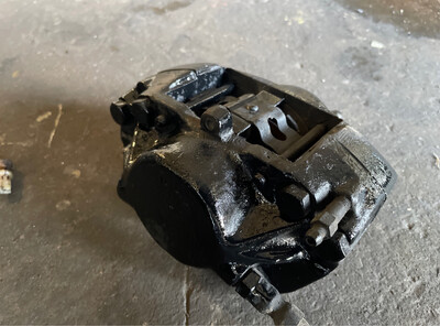 Mercedes-Benz W126 Phase 1 Front Left Caliper.