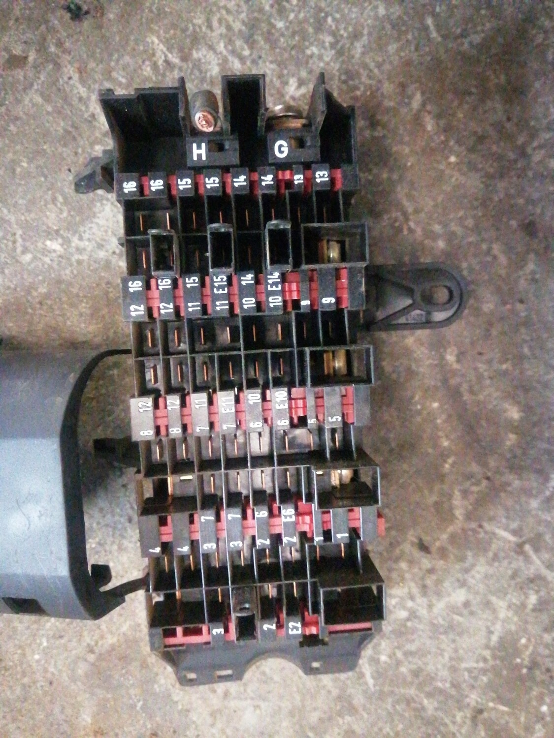 Mercedes Benz Rear Relay Fuse Box (w140)